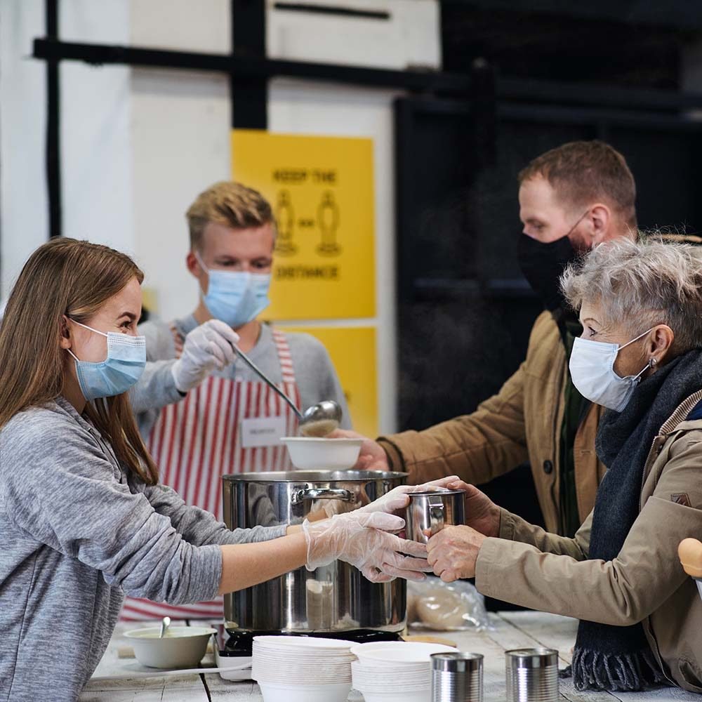 volunteers-serving-hot-soup-for-homeless-in-commun-9FN2MPW-2.jpg